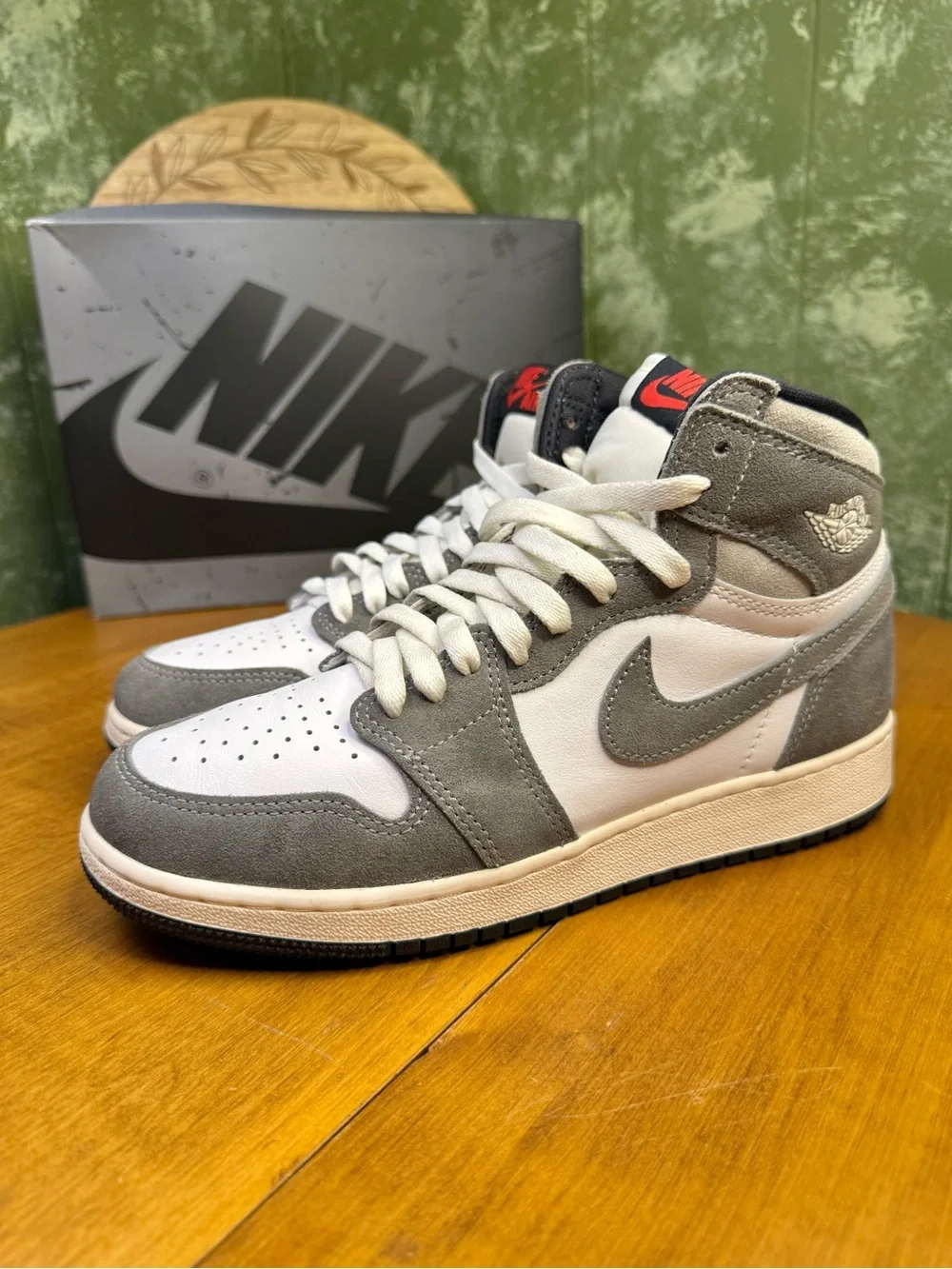 Nike Air Jordan 1 Retro High OG DZ5485-051 Size 6Y